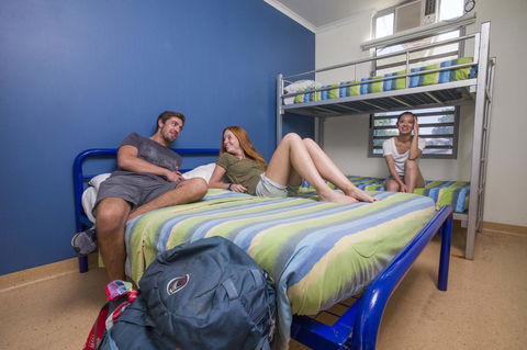 Melaleuca On Mitchell - Darwin YHA - Sydney 4u 5