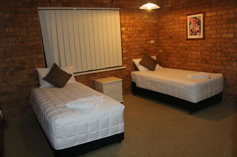 Golden Sands Motor Inn - Sydney 4u 5