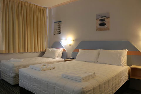 Golden Sands Motor Inn - Sydney 4u 12