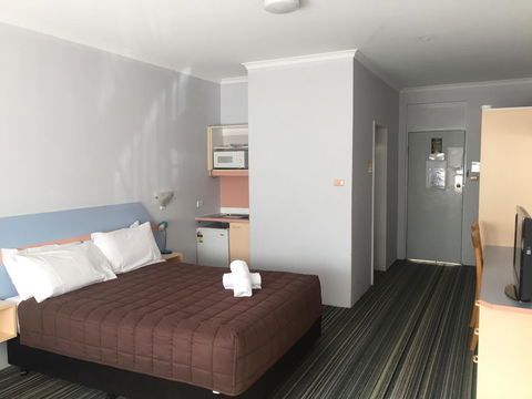 Golden Sands Motor Inn - Sydney 4u 8