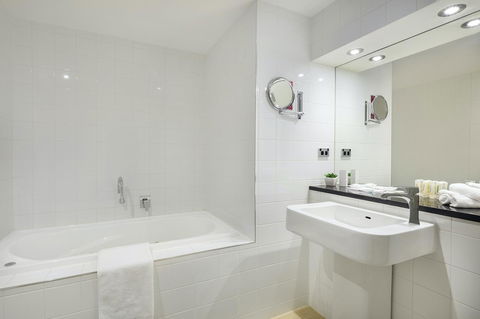 Crowne Plaza Canberra, An IHG Hotel - Accommodation Sydney 28