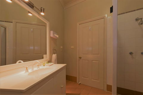 Bowen Inn Motel - Sydney 4u 1
