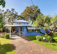 Bribie Beach House Waterfront directly across the road - Solander Esp Banksia Beach - Sydney 4u