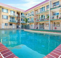 Bribie Beach King bed Unit overlooking pool - Sydney 4u
