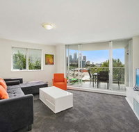 Bridge and Sails - Views of the Bridge and Opera House from this Executive 2BR Apartment in Darlinghurst - Sydney Resort