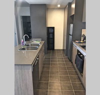 Bright Modern Stylish - Top Floor Apt - Woden - Sydney Resort