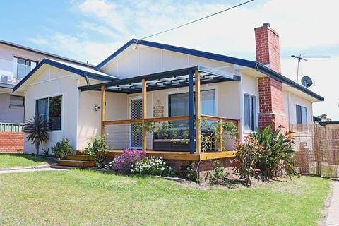 Bungo Beach House - Pet Friendly Home - Sydney 4u 1