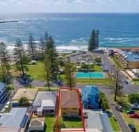Burleigh House Opposite Main Beach - Views Sea Pool Linen and Free WiFi - Accommodation Sydney