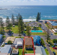 Burleigh Unit 2 -28 Clarence Street - Opposite Main Beach. - Accommodation Sydney