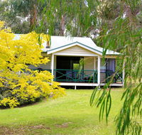 Bushy Lake Chalets - Sydney 4u