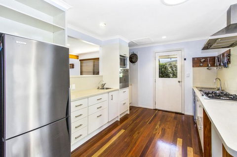 CABARITA BEACH BLISS - HOLIDAY HOME ON THE LAKE - Sydney 4u 1