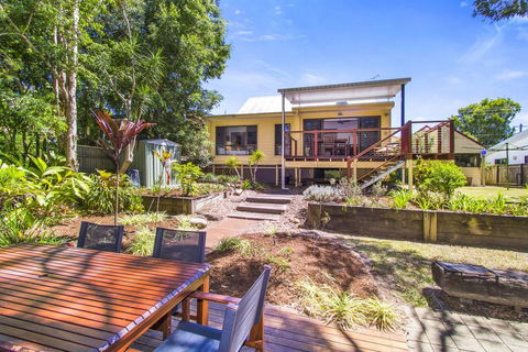 CABARITA BEACH BLISS - HOLIDAY HOME ON THE LAKE - Sydney 4u 0