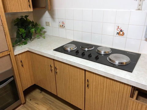 CAMPBELLTOWN HOLIDAY HOME 3 BED + FREE PARKING NCA039 - Accommodation Sydney 1
