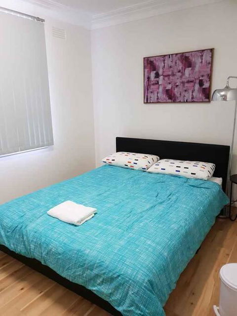 CAMPBELLTOWN HOLIDAY HOME 3 BED + FREE PARKING NCA039 - Accommodation Sydney 3