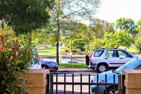 Campbelltown Most Sought After Park Central Home - Sydney 4u 1