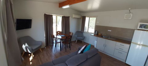 Capricorn Holiday Park - Sydney 4u 1