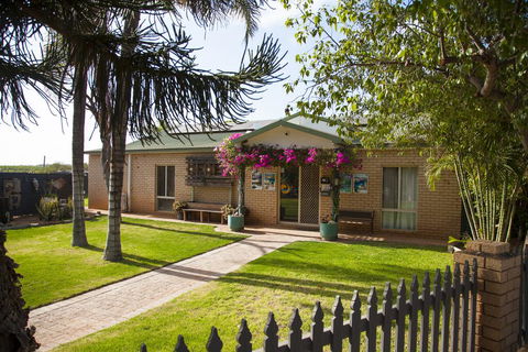 Capricorn Holiday Park - Sydney 4u 0