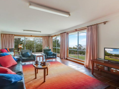 Captain's Lookout - Elevated Ocean Views, Rural Stay - Sydney Resort 3