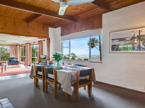 Captain's Lookout - Elevated Ocean Views, Rural Stay - Sydney Resort 1