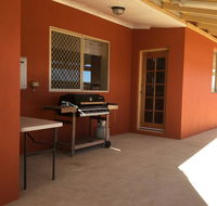 Caretakers Cottage Budget Accommodation - Accommodation Sydney
