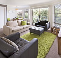 Caribou 3 - Modern  spacious with views over Lake Jindabyne - Sydney 4u