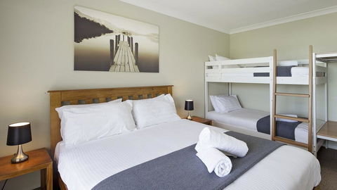 Caribou 3 - Modern & Spacious With Views Over Lake Jindabyne - Sydney 4u 3
