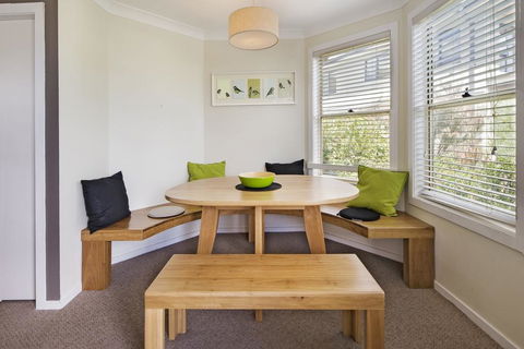 Caribou 3 - Modern & Spacious With Views Over Lake Jindabyne - Sydney 4u 1