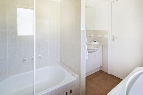 Caribou 3 - Modern & Spacious With Views Over Lake Jindabyne - Sydney 4u 2
