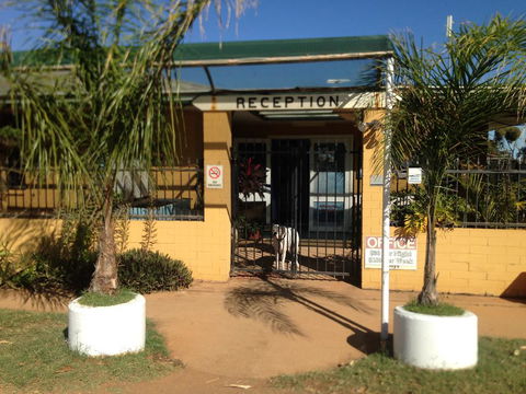 Carnarvon Caravan Park - Sydney 4u 2
