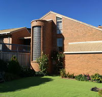 Castle stay at lakes entrance - Sydney 4u