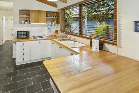 Cedar Cottage - Close To Water And Pet Friendly - Accommodation Sydney 0