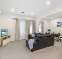 Central and Charming on Wallace - Sydney 4u