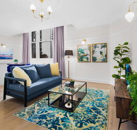 Central Apartment with Spacious Living and Dining - Accommodation Sydney