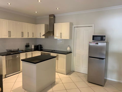Central Armidale 2-Bedroom Apartment - Accommodation Sydney 1