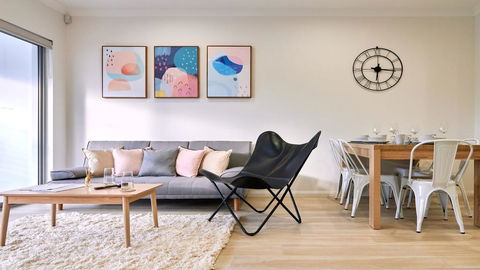 Central Garden City Apt - Mobile Hotspot & WiFi - - Sydney 4u 2