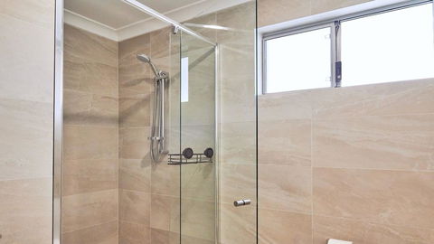 Central Garden City Apt - Mobile Hotspot & WiFi - - Sydney 4u 3