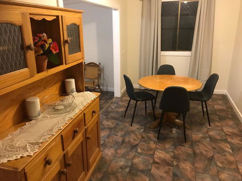 Charles Rasp Motor Inn & Cottages - Sydney 4u 2