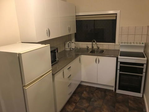 Charles Rasp Motor Inn & Cottages - Sydney 4u 1
