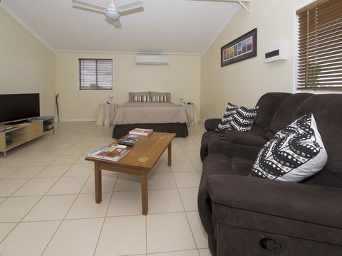Charleville Bush Cottage - Sydney 4u 2
