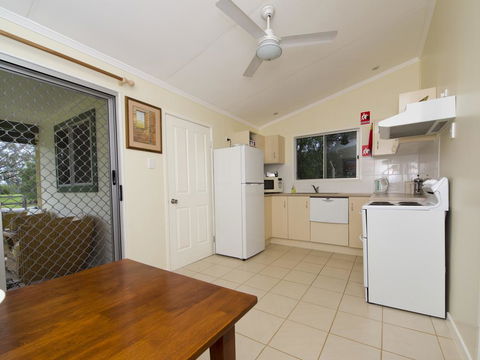Charleville Bush Cottage - Sydney 4u 3