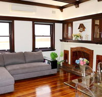 Charming  Cosy Home With City Views - Sydney 4u