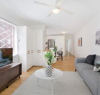 Charming parkside apartment in quiet area - Accommodation Sydney