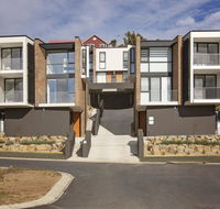 Chilam 'B' - Sophisticated style with views to the lake  mountains - Sydney 4u