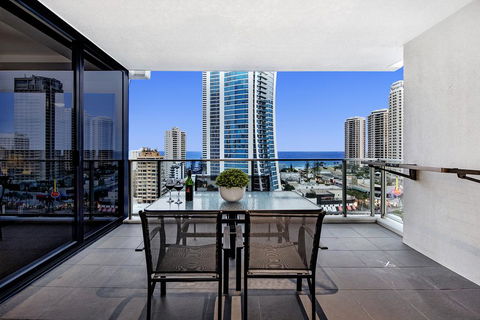 Circle On Cavil Holidays Gold Coast - Accommodation Sydney 2
