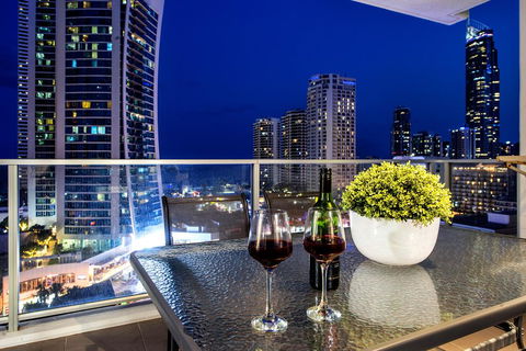 Circle On Cavil Holidays Gold Coast - Accommodation Sydney 0