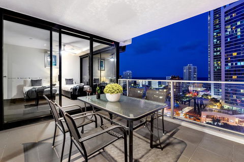 Circle On Cavil Holidays Gold Coast - Accommodation Sydney 1