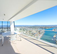 Circle On Cavill 52nd Floor Spacious Skyhome Apartment - Accommodation Sydney
