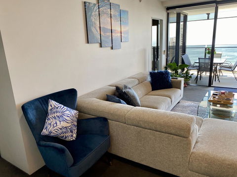 Circle On Cavill Ocean Views In The Heart Of Paradise!!! - Accommodation Sydney 2