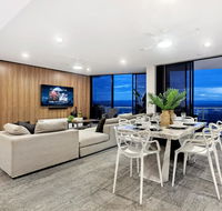 Circle On Cavill Subpenthouse - Accommodation Sydney