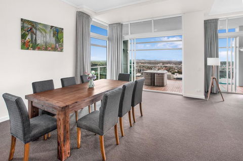 City-Centre Apartment With River Views And Balcony - Sydney 4u 3